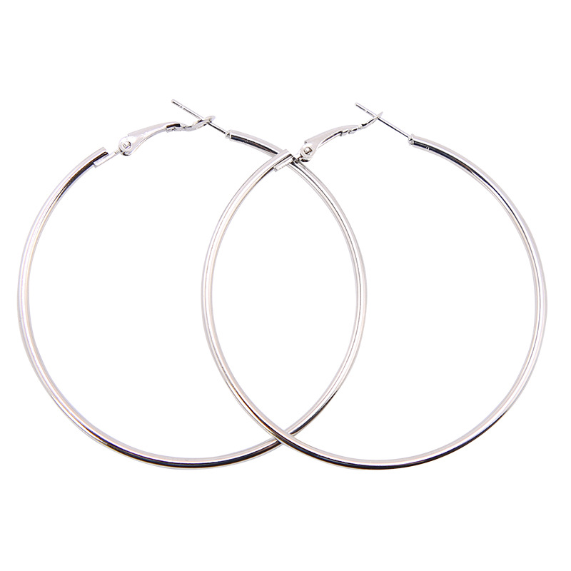 Popular round earrings - fashionable, youthful and energetic