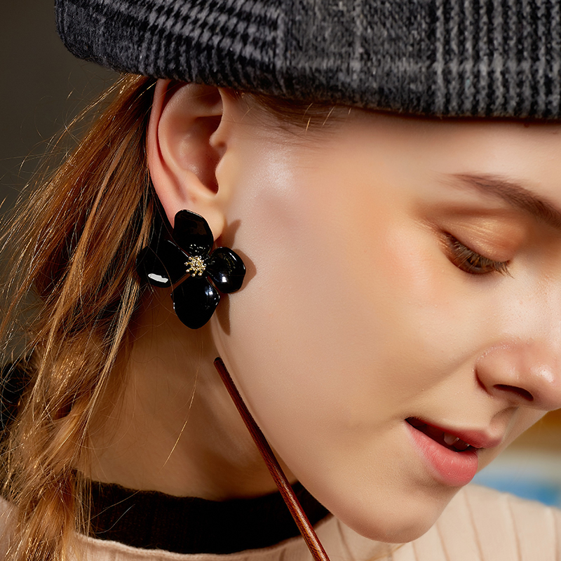 Black Flower Elegant Earrings OEM High quality Brass Stud Earrings Women Present Party Jewelry(图1)