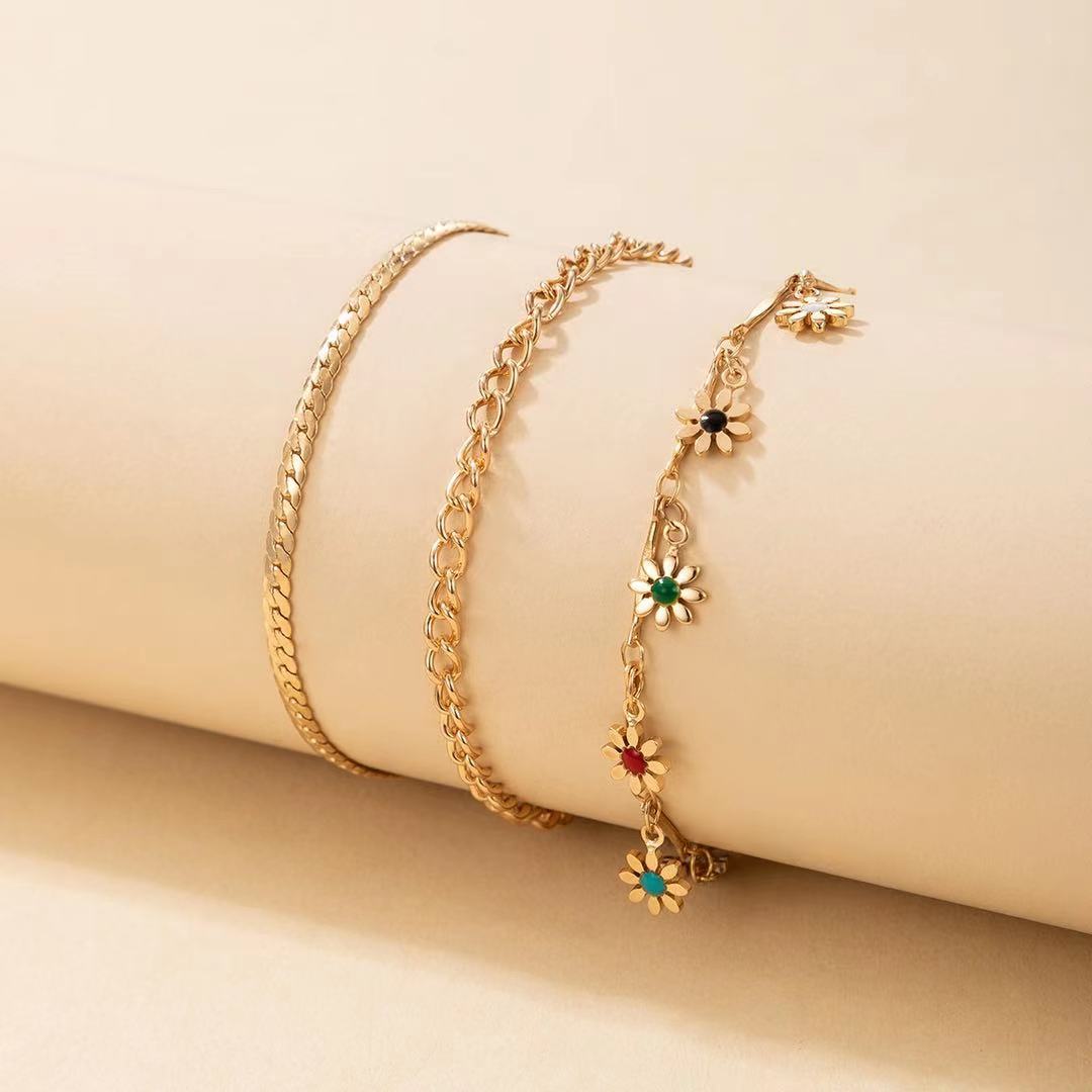 Gold-plated jewelry womens multi-layer Cuban chain with delicate floral pendant anklet set(图3)