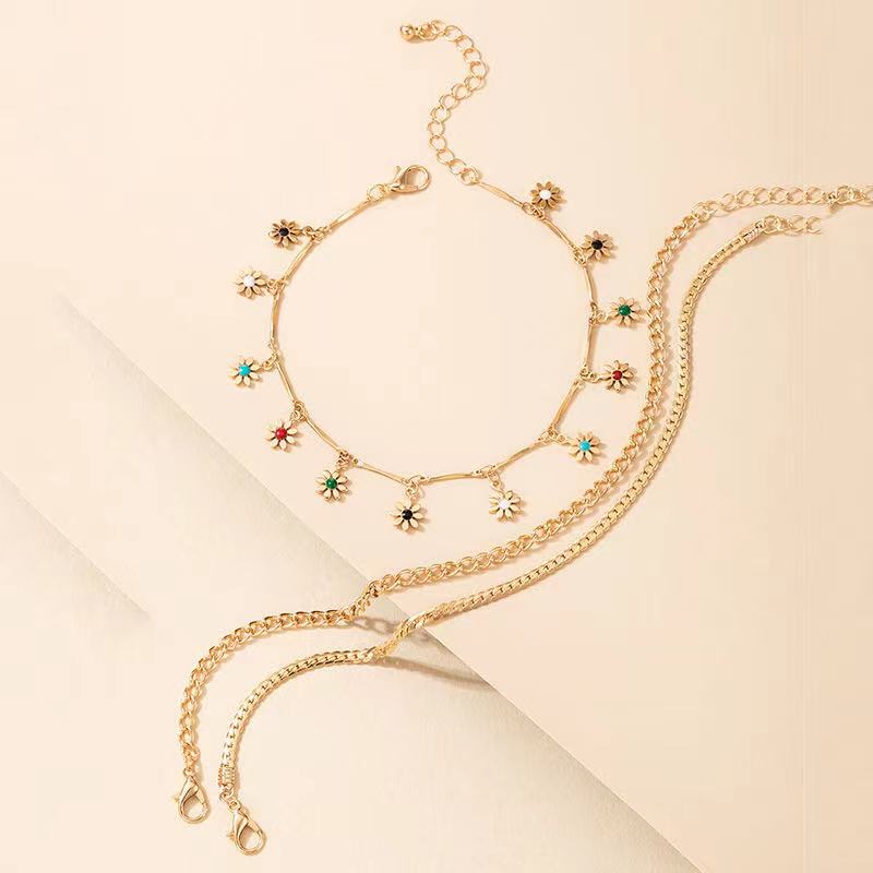 Gold-plated jewelry womens multi-layer Cuban chain with delicate floral pendant anklet set(图5)