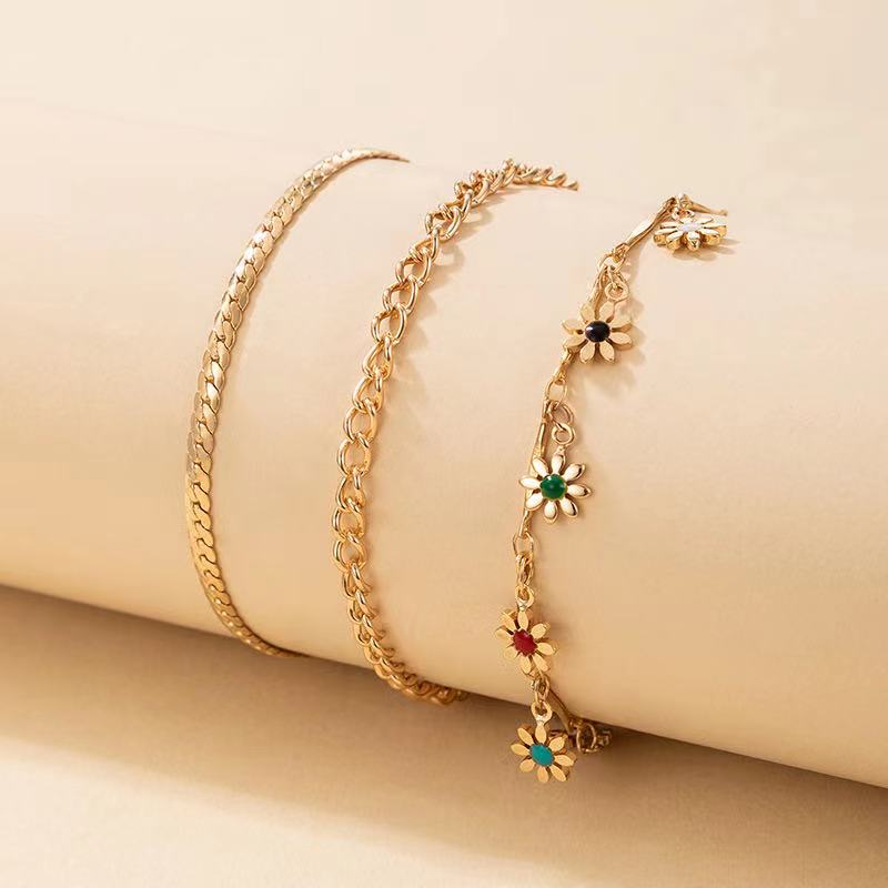 Gold-plated jewelry womens multi-layer Cuban chain with delicate floral pendant anklet set(图4)