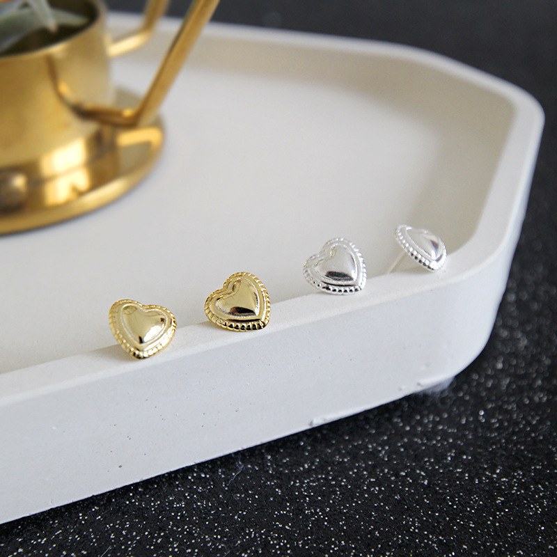 Simple and Fashionable 925 Sterling Silver Designer Jewelry 18k Gold Heart Stud Earrings(图2)